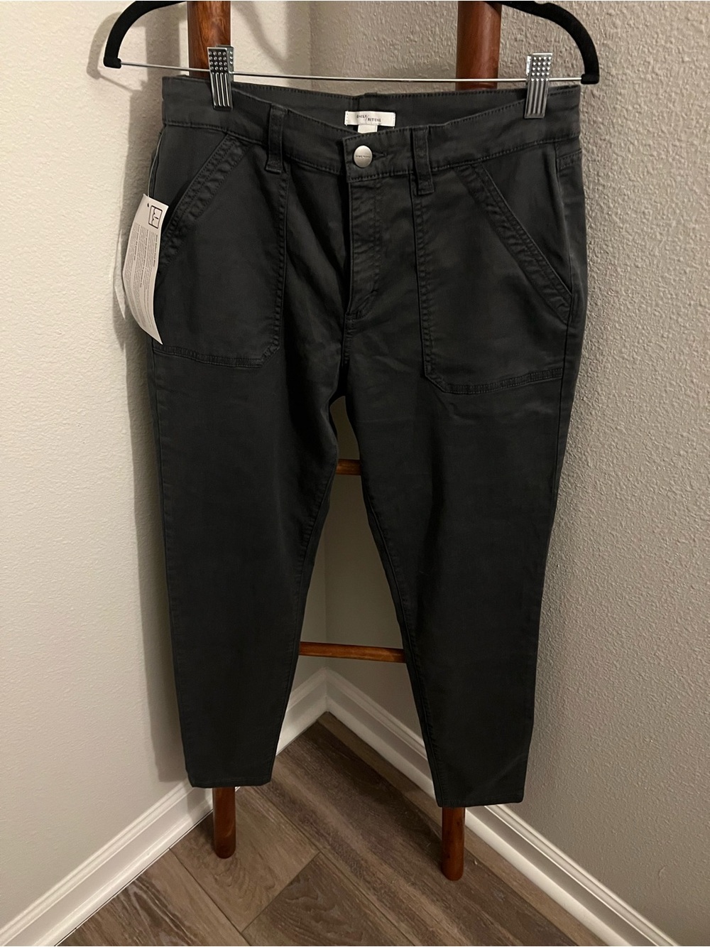 Daily Ritual Women's Black Chino Tapered Pants Size 10